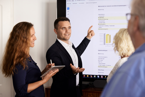 Menschen haben ein Meeting